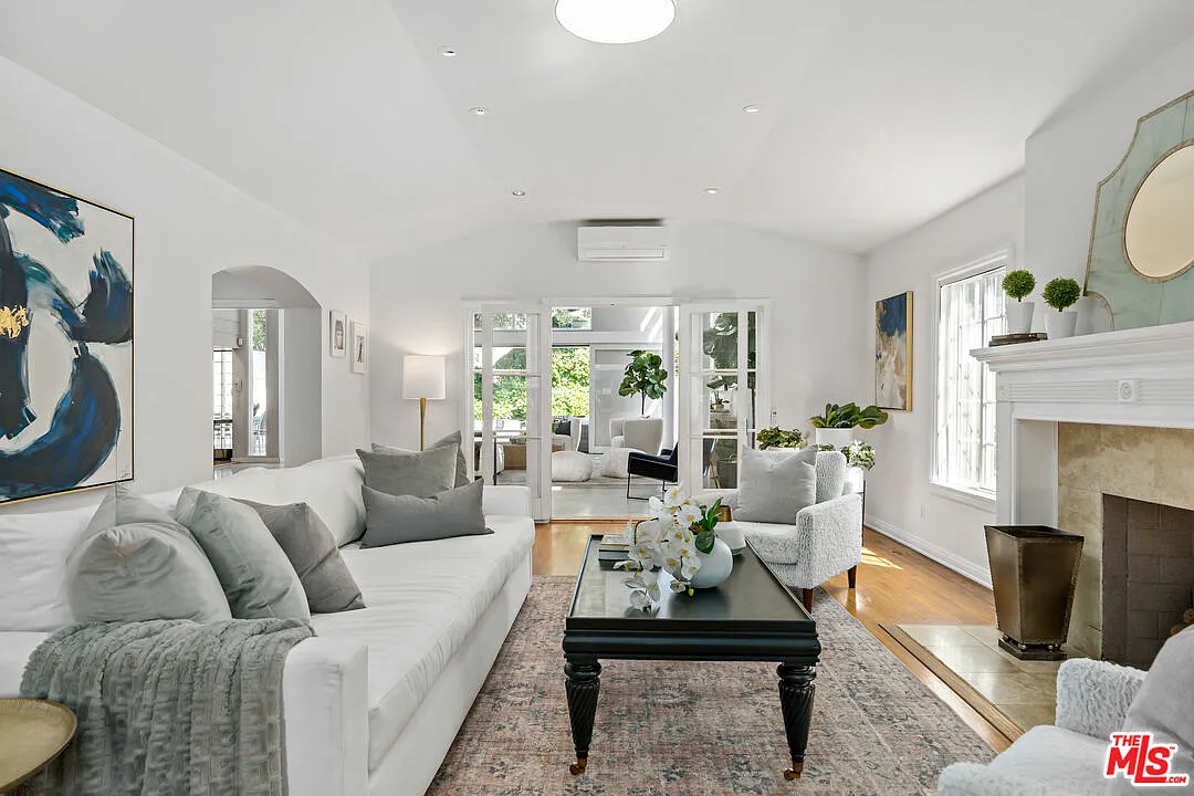 4 bed, 5.0 bath, 2756 sqft, $8,500 — Photo 4