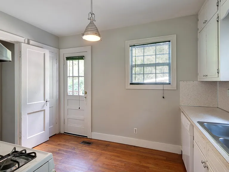 1189 Francis St NW — Photo 20