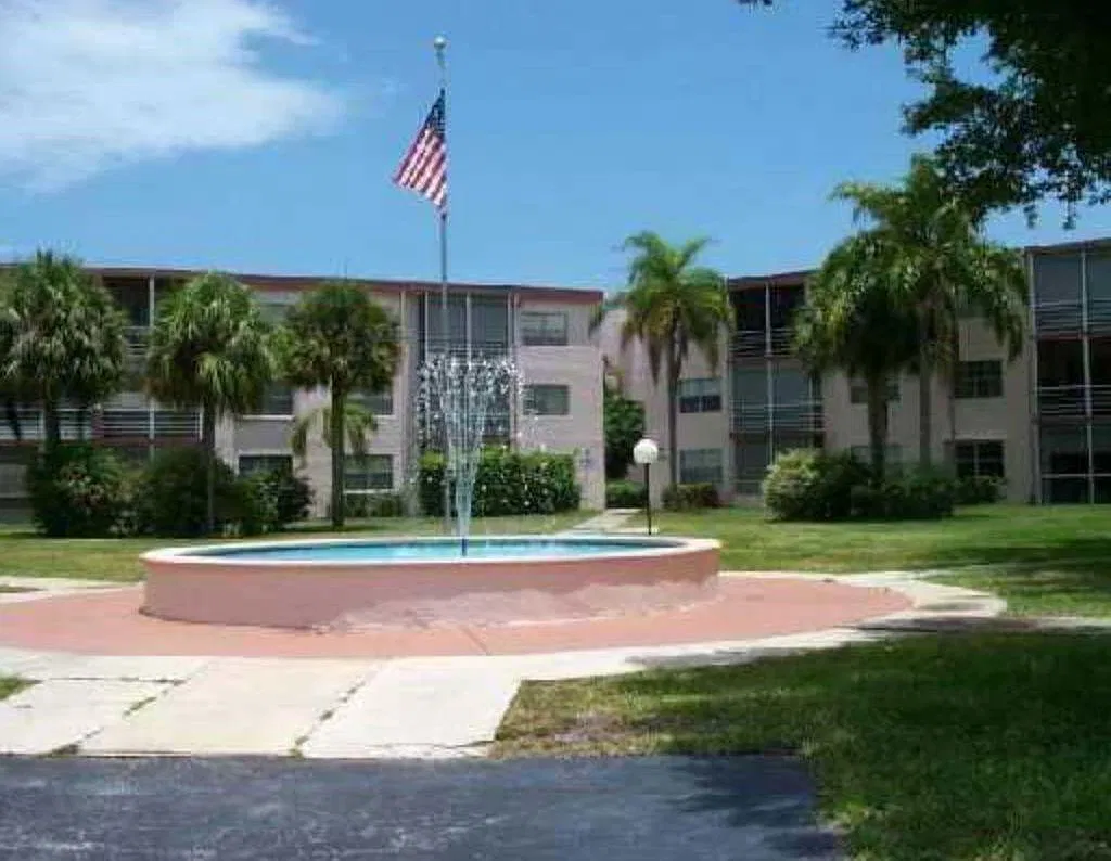 2 bed, 2.0 bath, 950 sqft, $1,750 — Photo 1