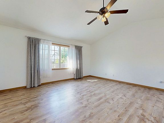 3rd image of 2385 Daleview Dr