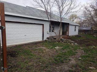 907 S College St, Joseph, OR 97846