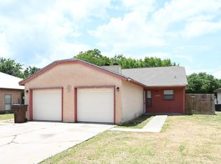 1003 Crockett St #B, Lockhart, TX 78644