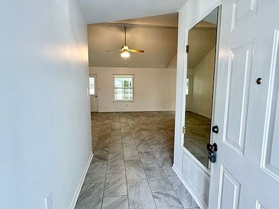 3rd image of 926 Meadow Ln