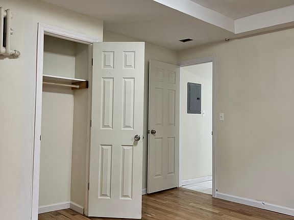 5th image of 3211 Cruger Ave #1