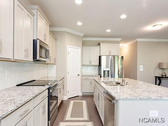 5th image of 1466 NE Stonewater Dr
