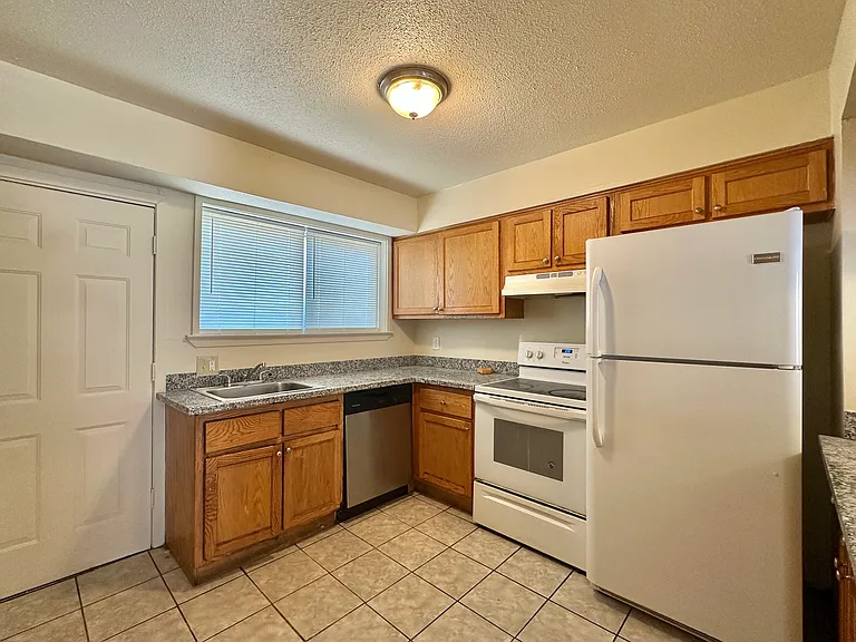 3017 Independence St #D — Photo 2