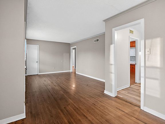 5th image of 2036 Saint Elmo Ave