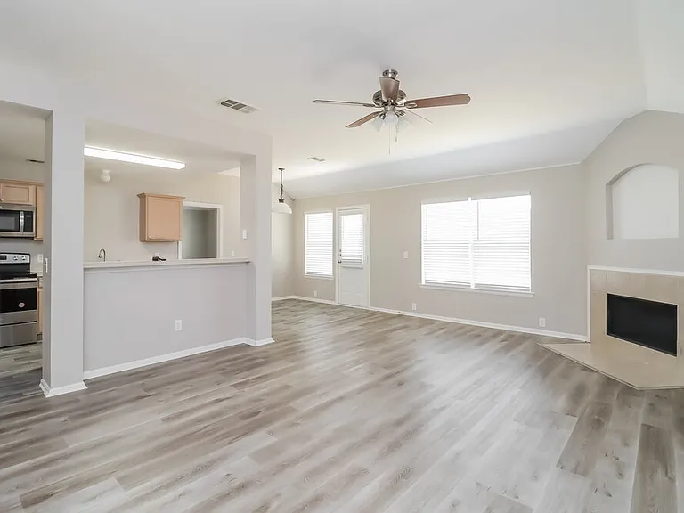 718 Reindeer Dr — Photo 7
