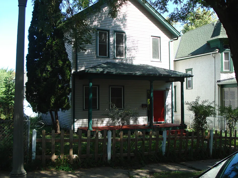 847 Margaret St