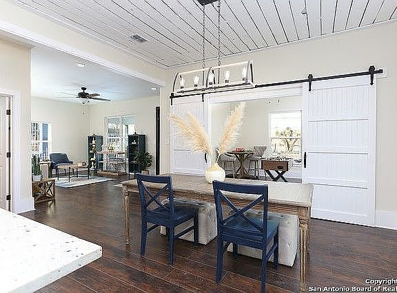 4th image of 1814 N Comal
