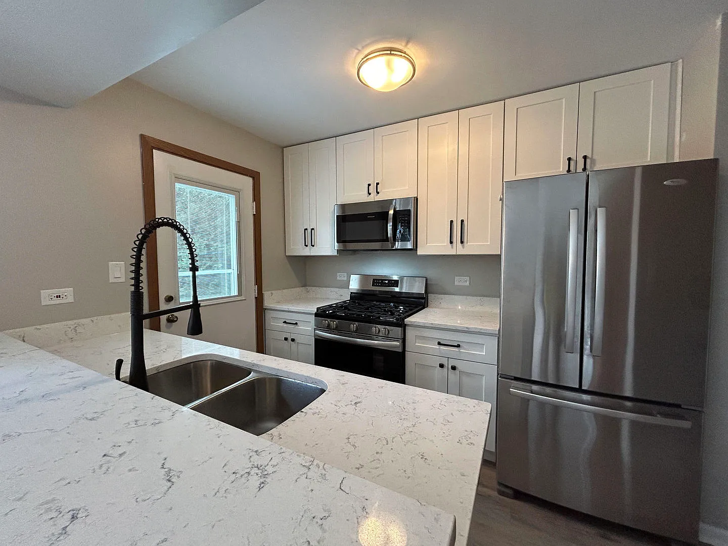 2 bed, 1.5 bath, 1196 sqft, $2,395 — Photo 2
