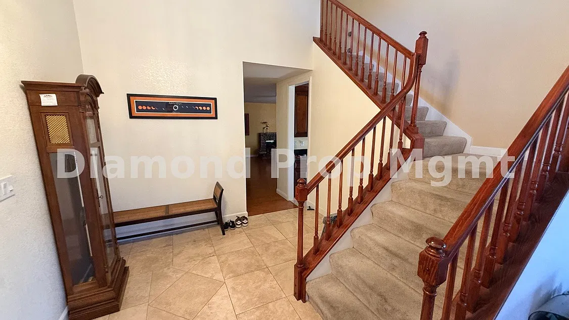 4 bed, 2.5 bath, 3024 sqft, $6,100 — Photo 4