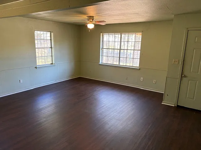 4 bed, 1.5 bath, 1266 sqft, $1,050 — Photo 3