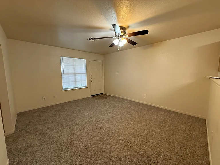 406 Brittney Way — Photo 3