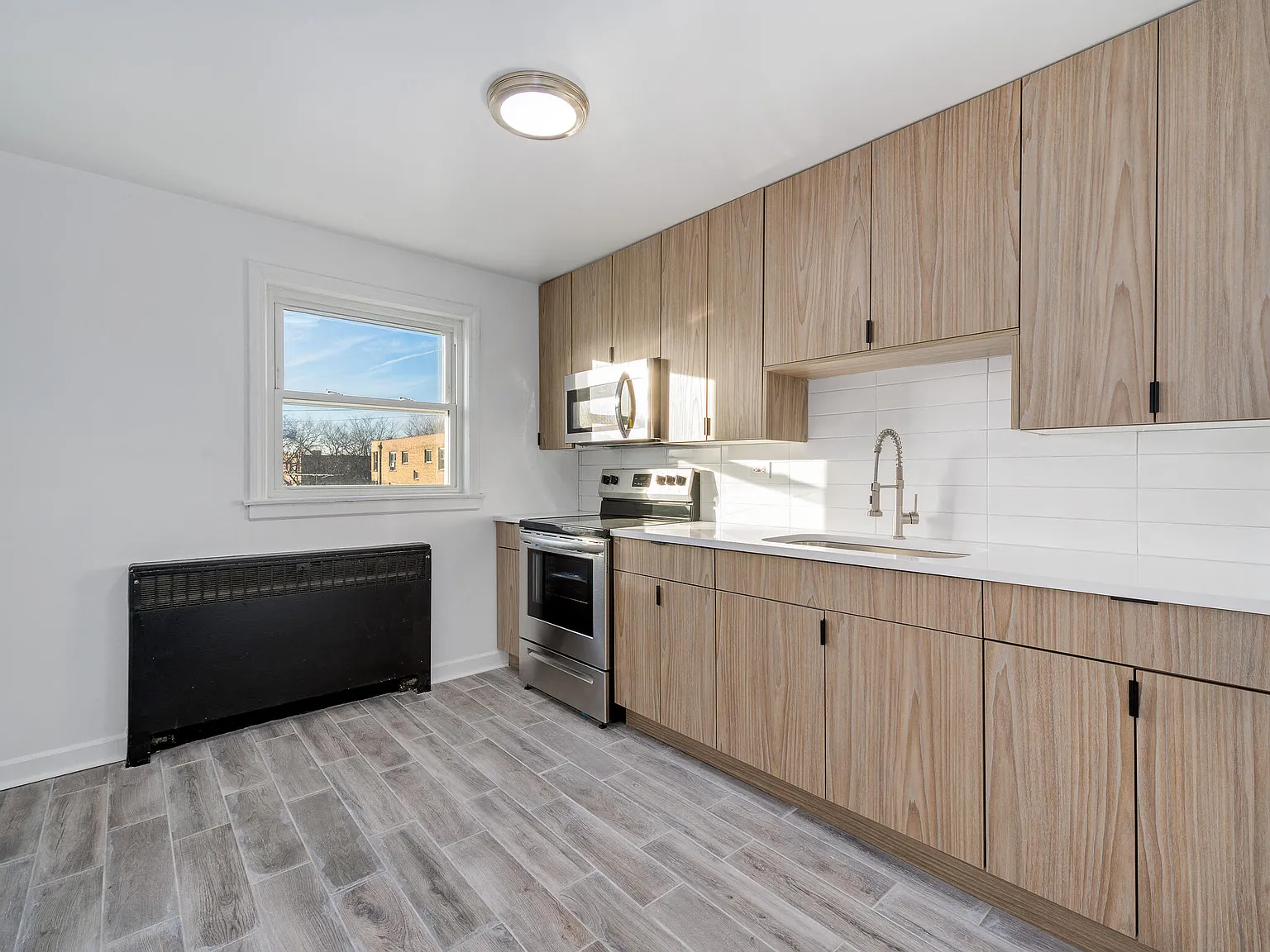7520 N. Ridge Blvd — Photo 1