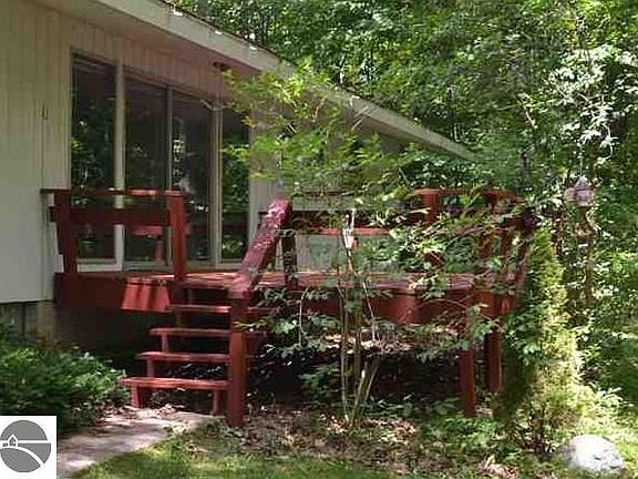 5th image of 2923 Hillcrest Dr