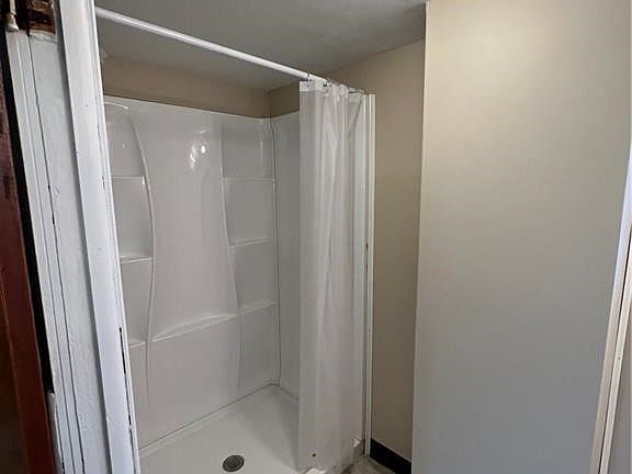 5th image of 409 Ross St