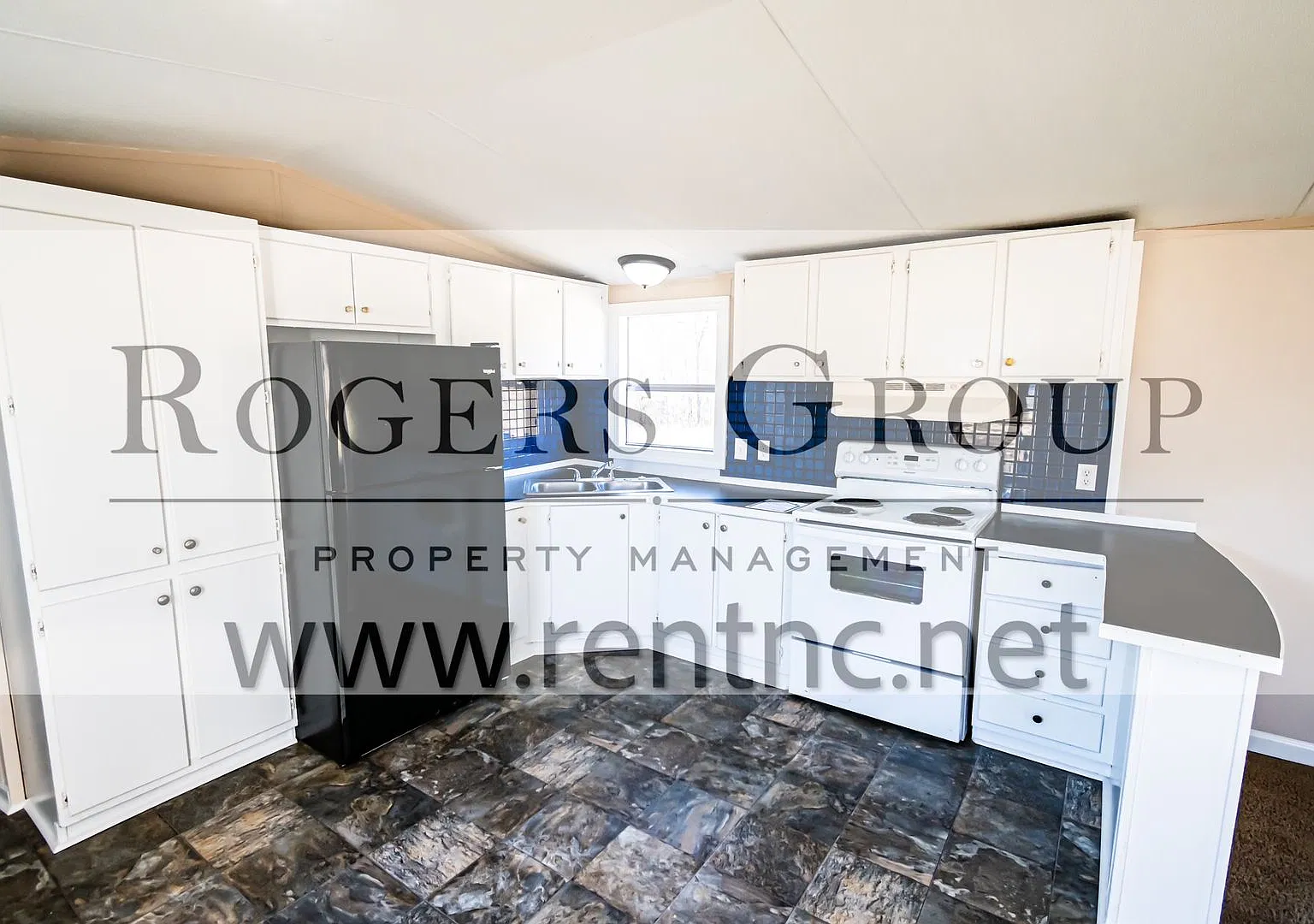 3 bed, 2.0 bath, $895 — Photo 2