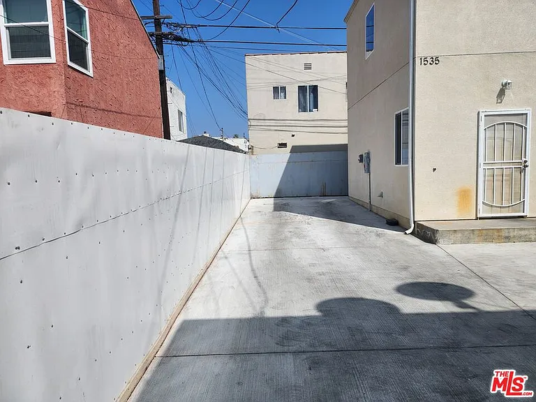 1535 W 80th St — Photo 17