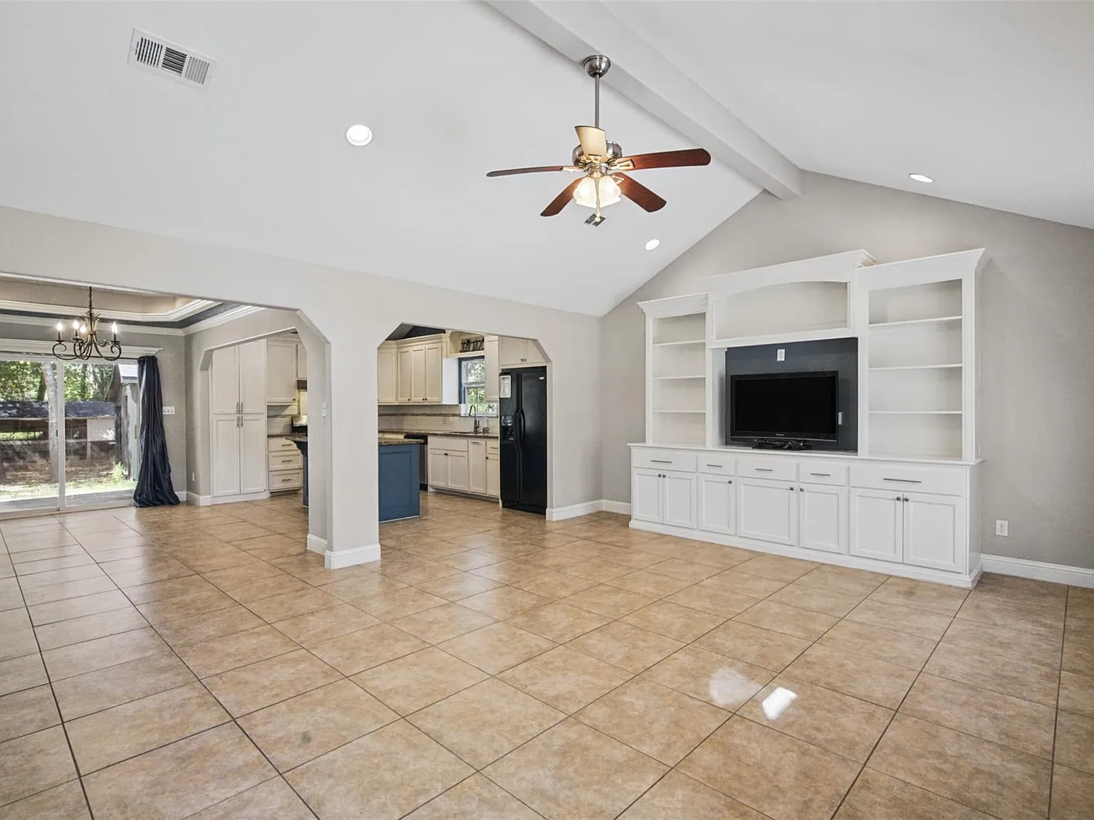 3 bed, 2.0 bath, 1617 sqft, $2,500 — Photo 3
