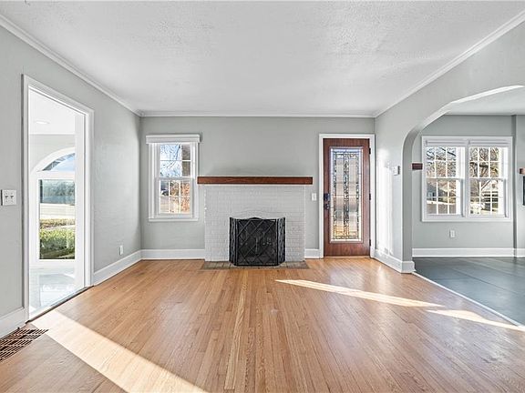 4th image of 7405 Belinder Ave