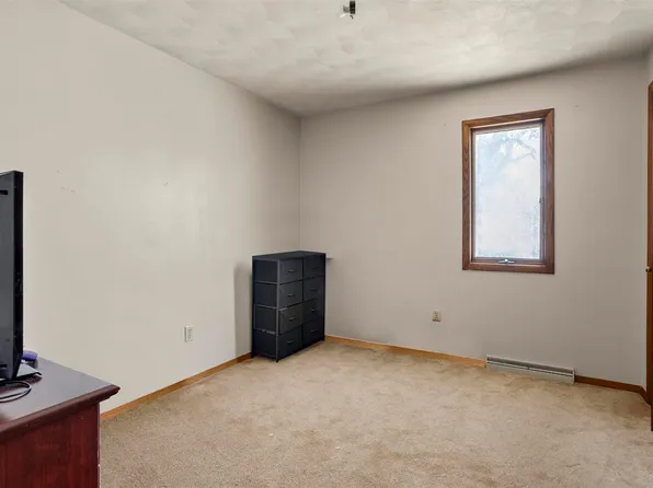 2 Continental Ct, Appleton, WI 54911