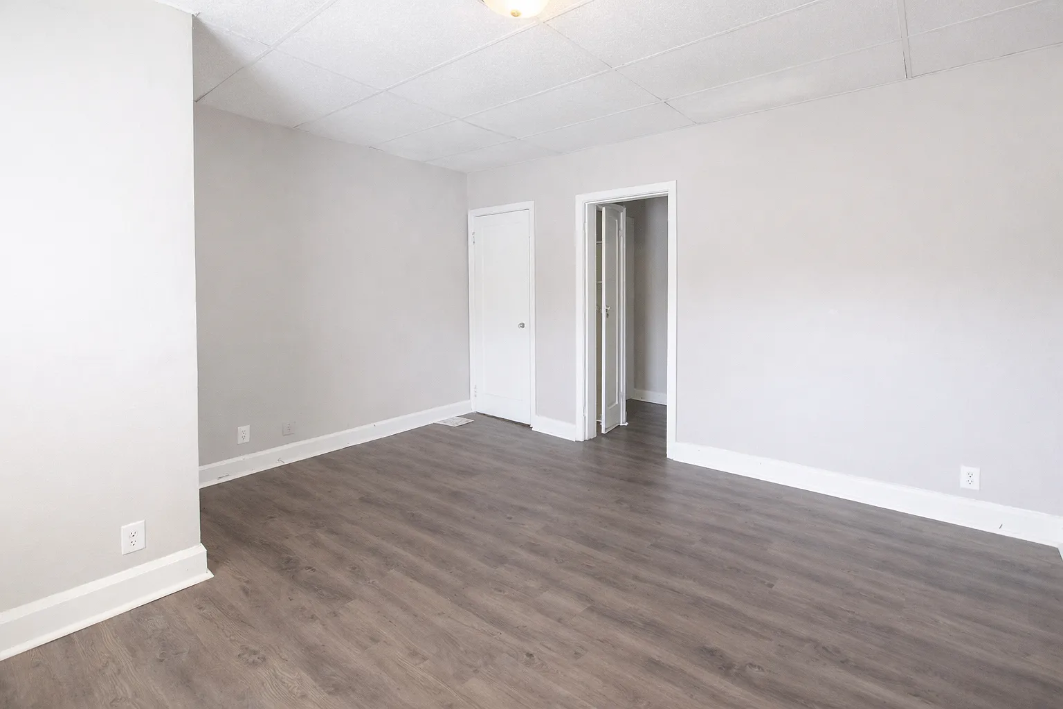 2 bed, 1.0 bath, 900 sqft, $900 — Photo 2