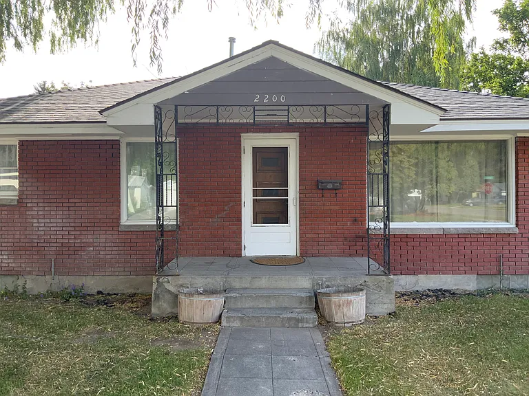 2200 S Lee Ave — Photo 17