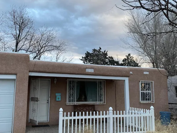 816 Valencia Dr NE, Albuquerque, NM 87108