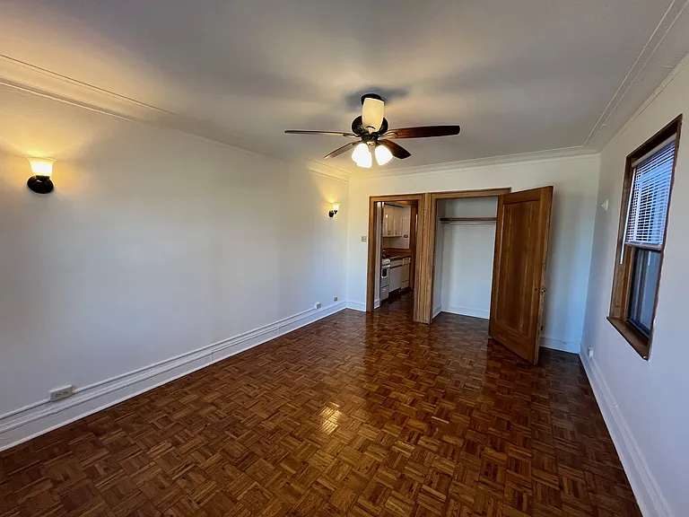 2738 N Pine Grove Ave — Photo 35