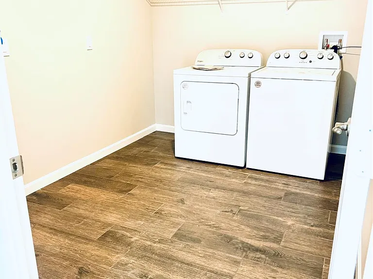1086 SW Eureka Ave — Photo 18