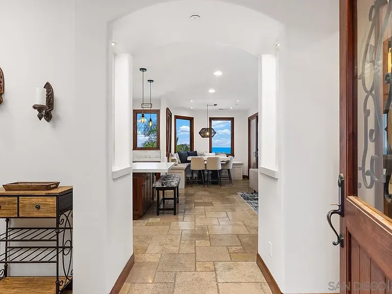 1554 Summit Ave — Photo 6