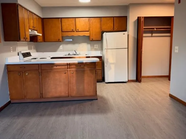 949 N Kelly Street, 949 N Kelly St APT 7, Cadott, WI 54727