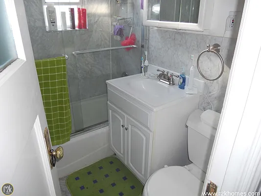 Rented by Realty 2000 Corp | media 6