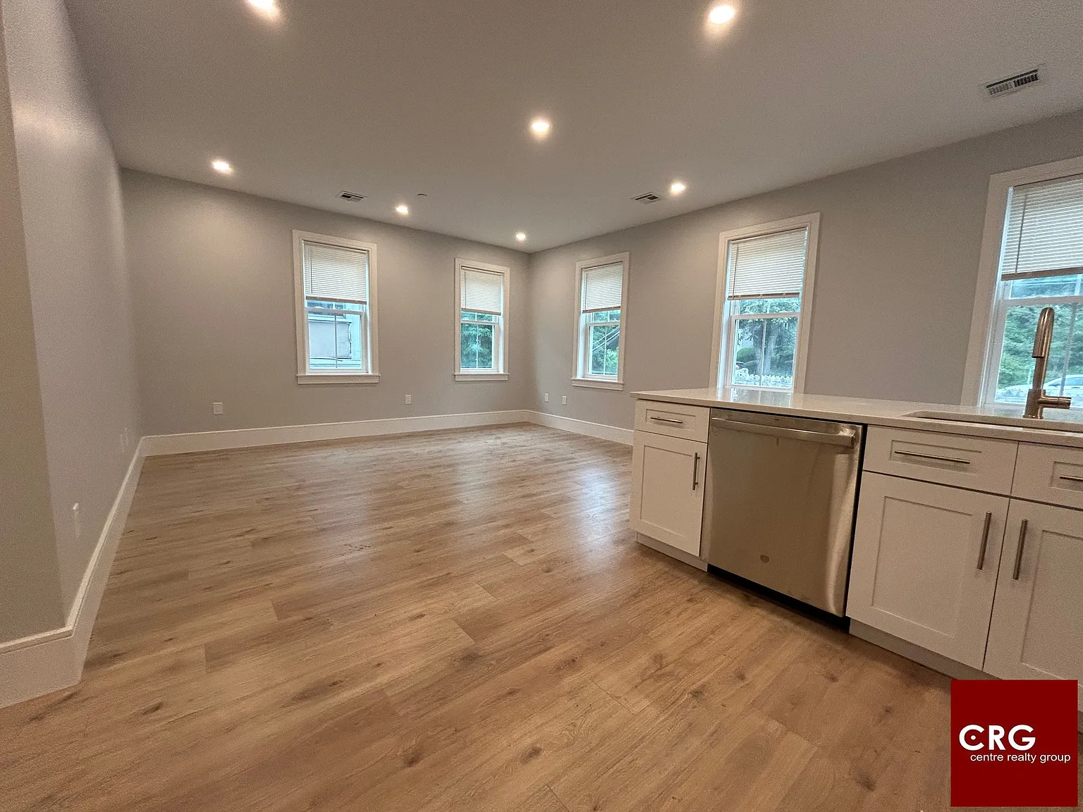 4 bed, 3.0 bath, $5,500 — Photo 2