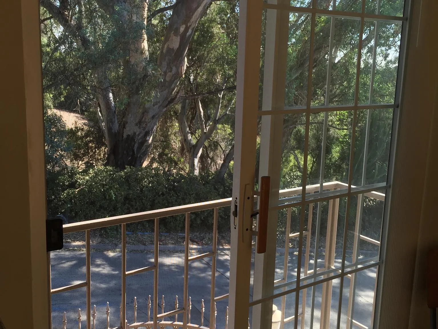 1825 Park Dr — Photo 2