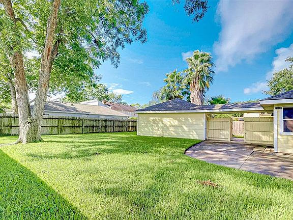 5th image of 11319 Meadow Lake Dr