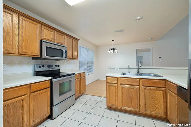30 Pembroke Ln — Photo 9