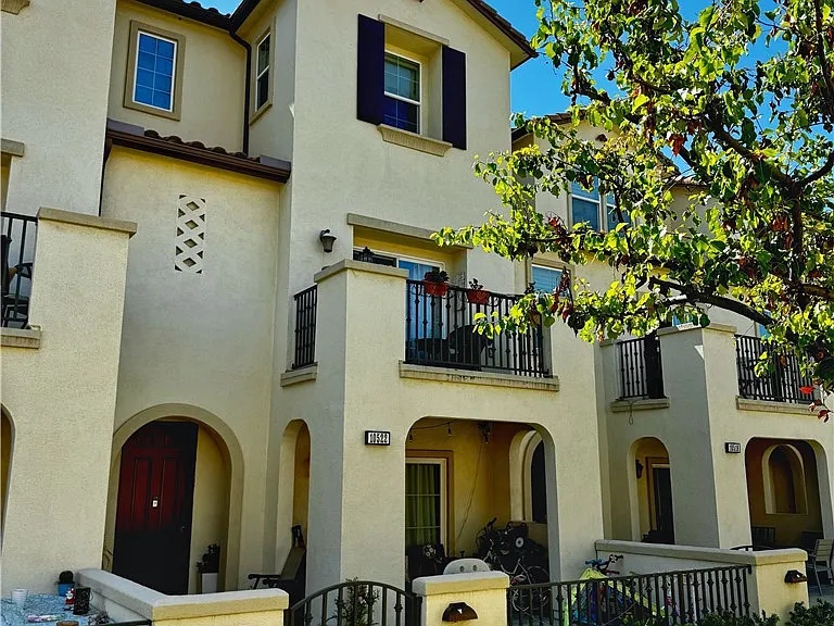 10522 Poinsettia Ln — Photo 1