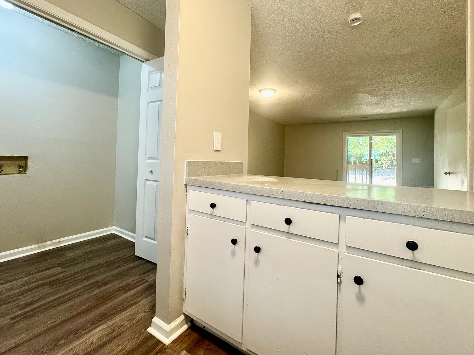 2 bed, 2.5 bath, 1296 sqft, $1,550 — Photo 3