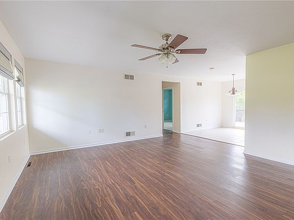 5th image of 3699 Mitchell Rd