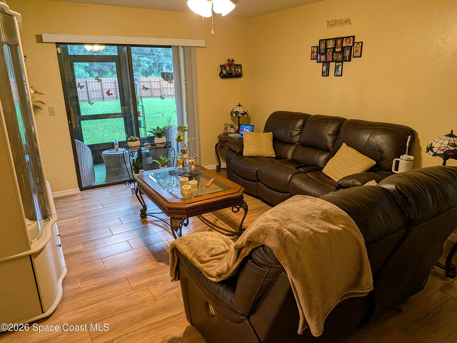 2 bed, 2.0 bath, 1200 sqft, $1,900 — Photo 4