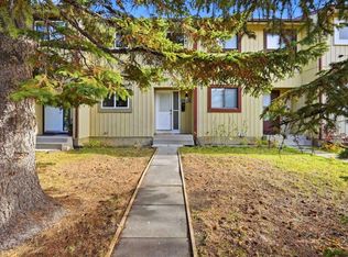 6624 W Huntsbay Rd NW, Calgary, AB T2K 4R3