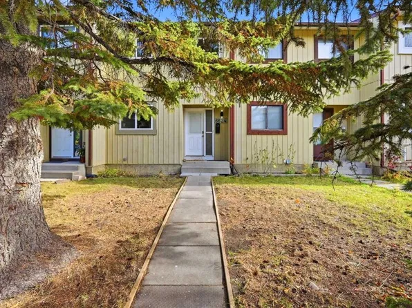6624 W Huntsbay Rd NW, Calgary, AB T2K 4R3