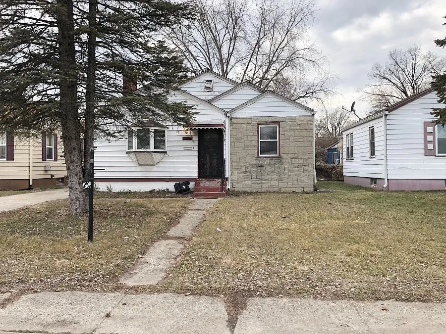 1906 N Holmes Ave photo 1