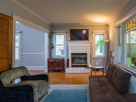 3rd image of 4225 Aldrich Ave S