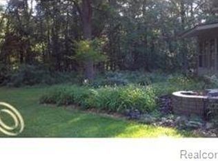 24363 Lois Ln, Southfield, MI 48075