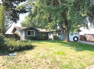 208 Coral Cir, Phoenix, OR 97535