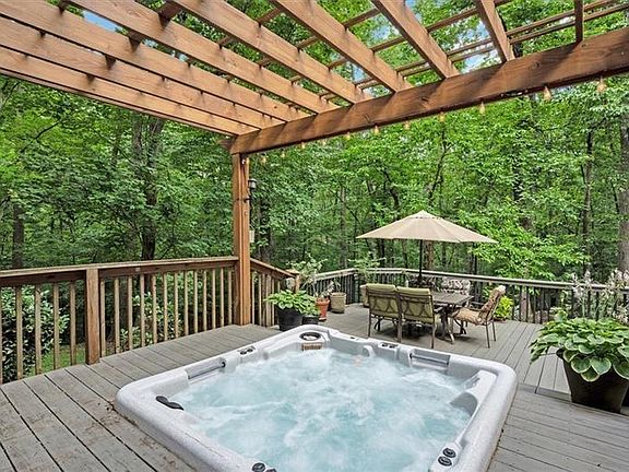 3rd image of 1170 Spring Oak Way