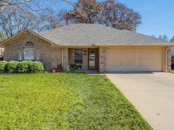 106 Whiterock Ct, Weatherford, TX 76086